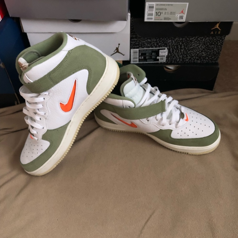 Nike AF1 Mid QS